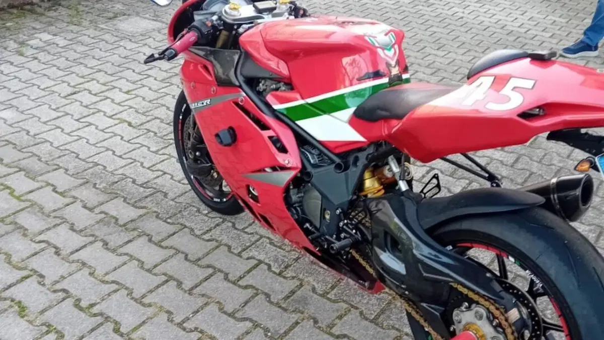 MV Agusta F4 1000 RR (2010 - 11)  (3)
