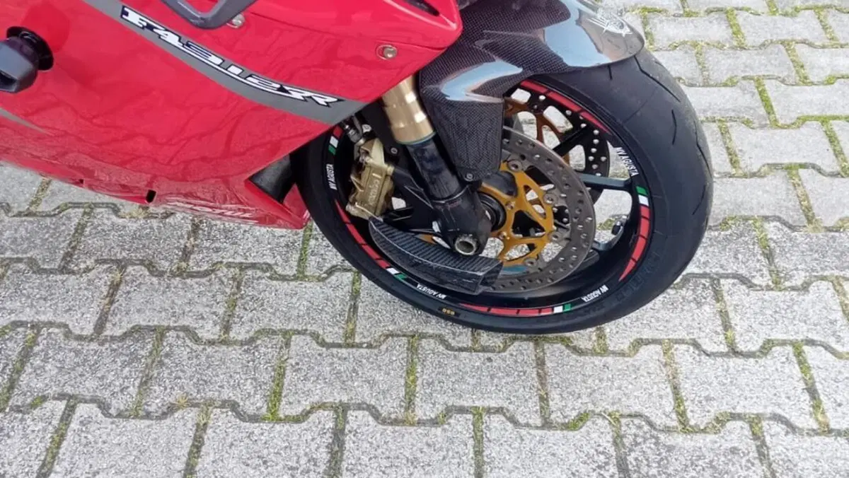 MV Agusta F4 1000 RR (2010 - 11)  (4)