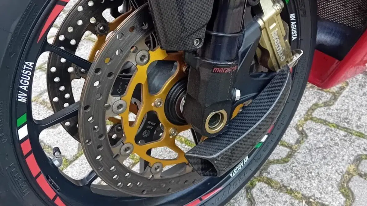 MV Agusta F4 1000 RR (2010 - 11)  (6)