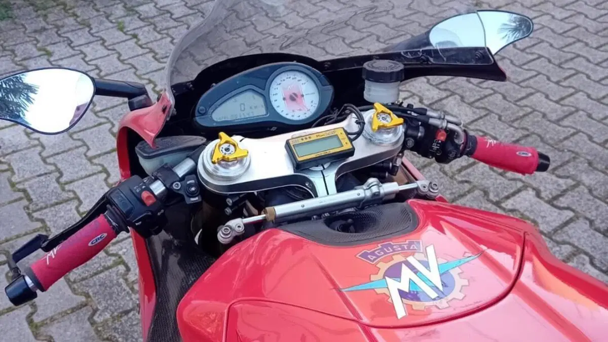 MV Agusta F4 1000 RR (2010 - 11)  (10)