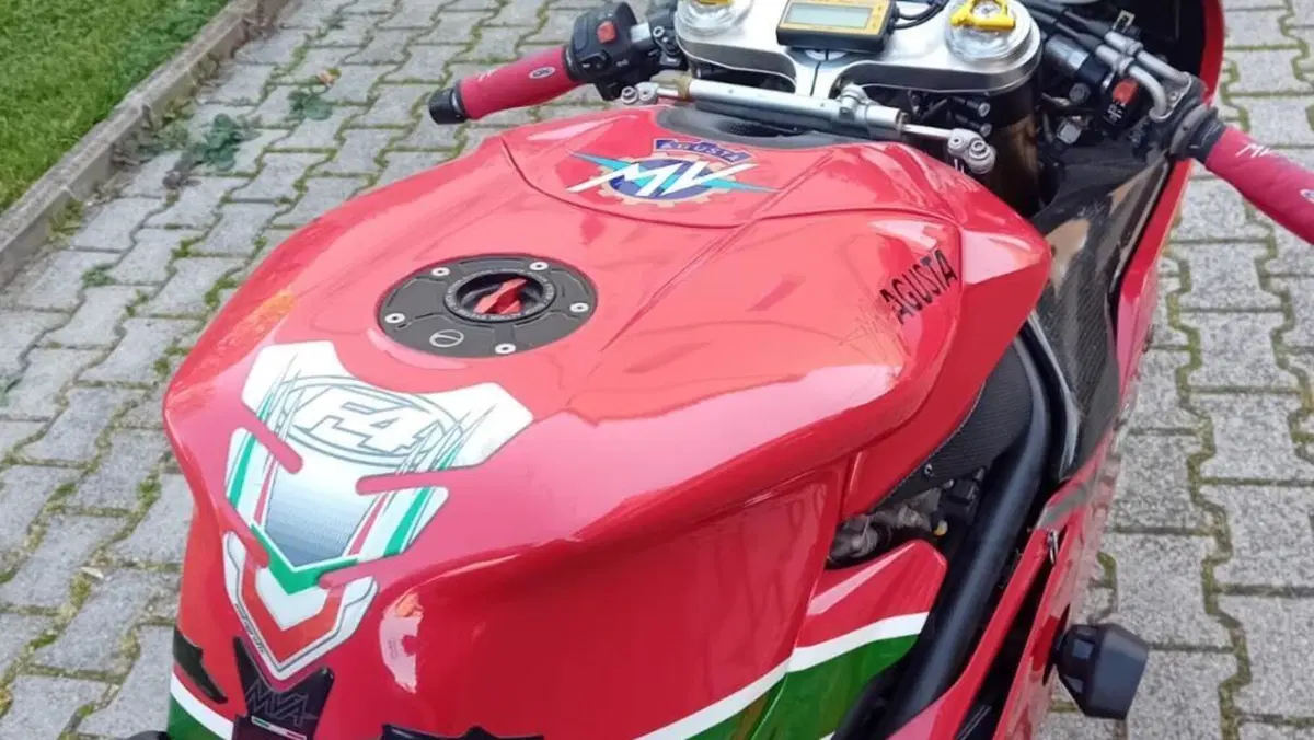 MV Agusta F4 1000 RR (2010 - 11)  (11)