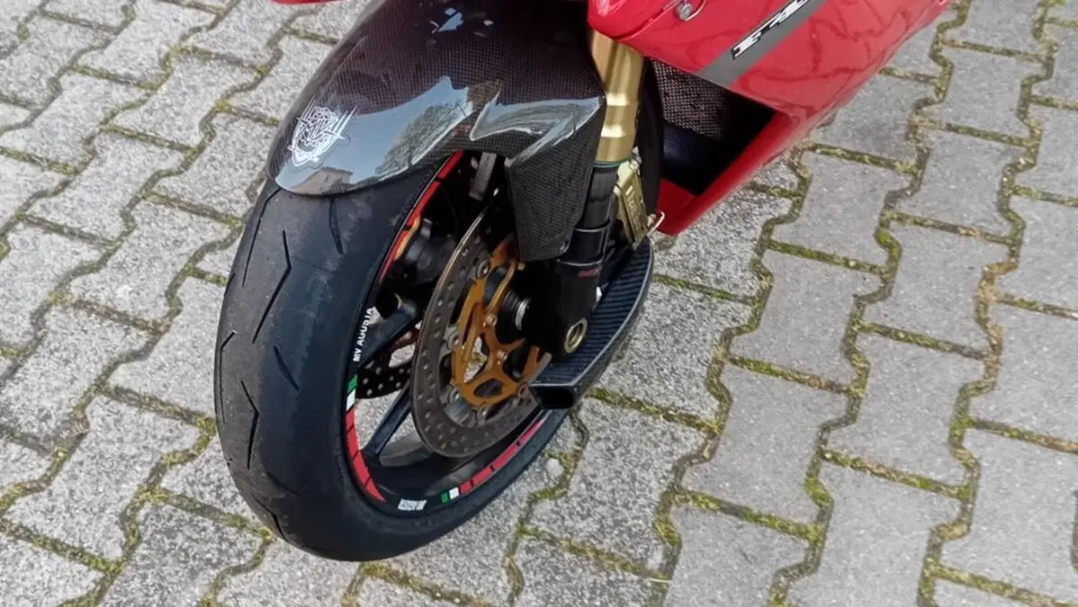 MV Agusta F4 1000 RR (2010 - 11)  (12)