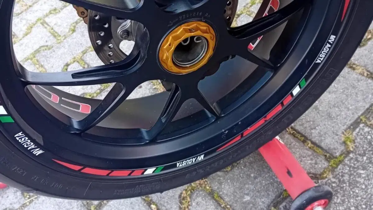MV Agusta F4 1000 RR (2010 - 11)  (13)