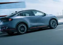 Nissan Leaf Nismo: la compatta elettrica si fa sportiva con fino a 218 CV