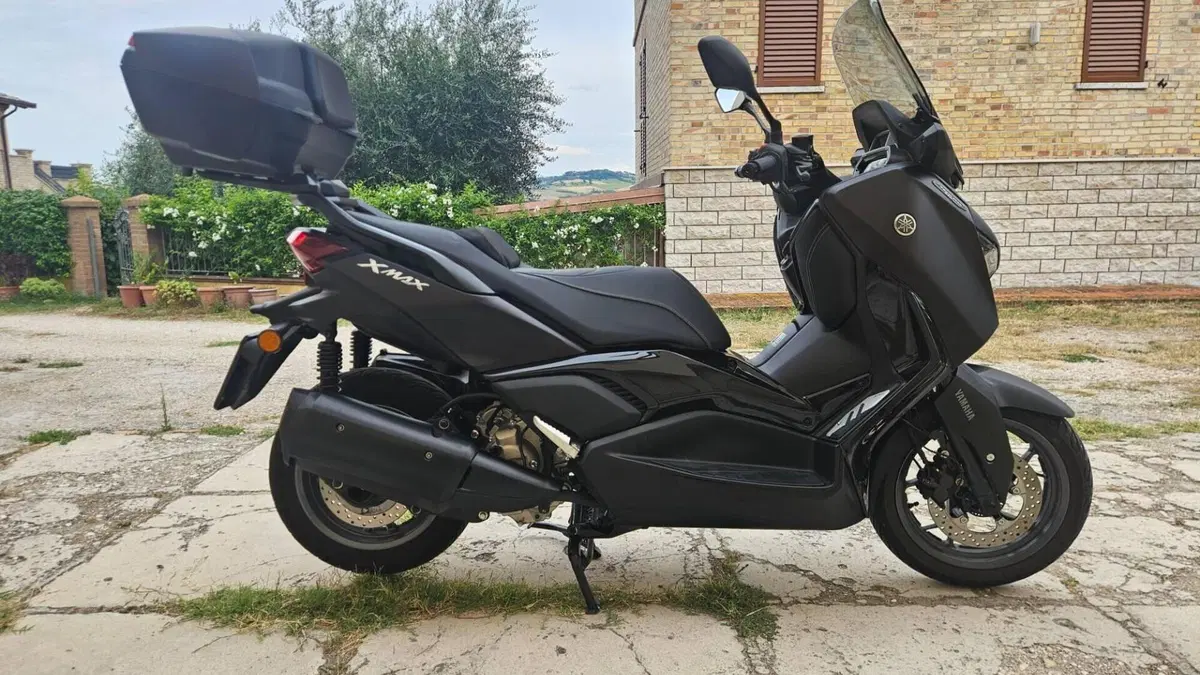 Yamaha X-Max 300 Tech Max (2025 - 26)  (4)
