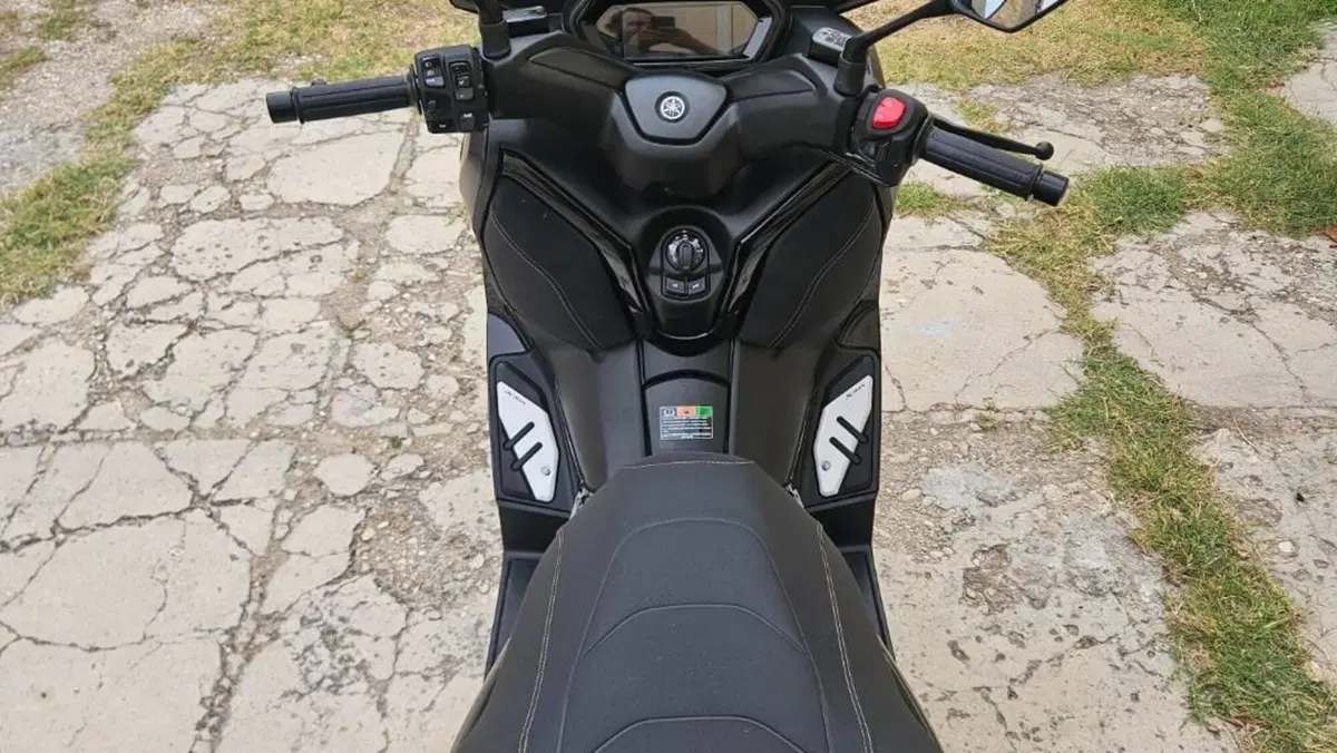 Yamaha X-Max 300 Tech Max (2025 - 26)  (6)