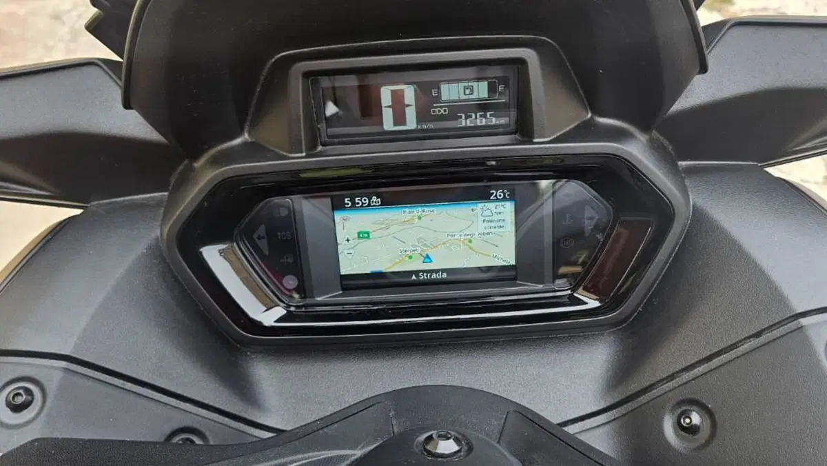 Yamaha X-Max 300 Tech Max (2025 - 26)  (7)