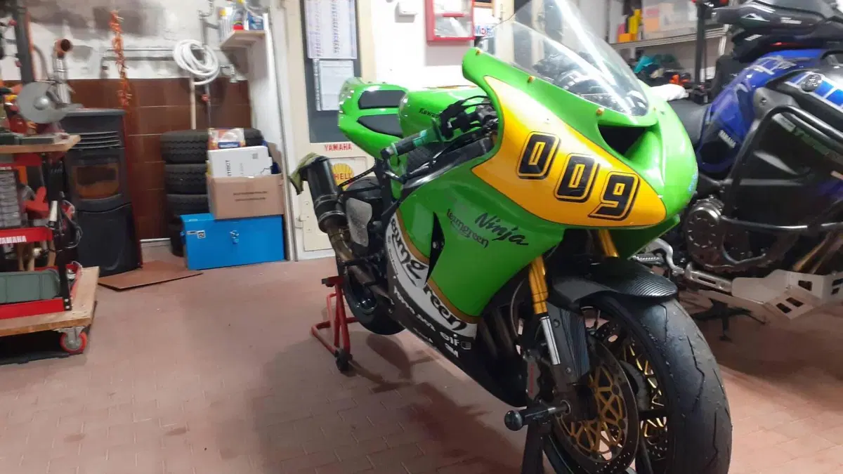 Kawasaki Ninja 636 ZX-6R (2005 - 06)  (5)