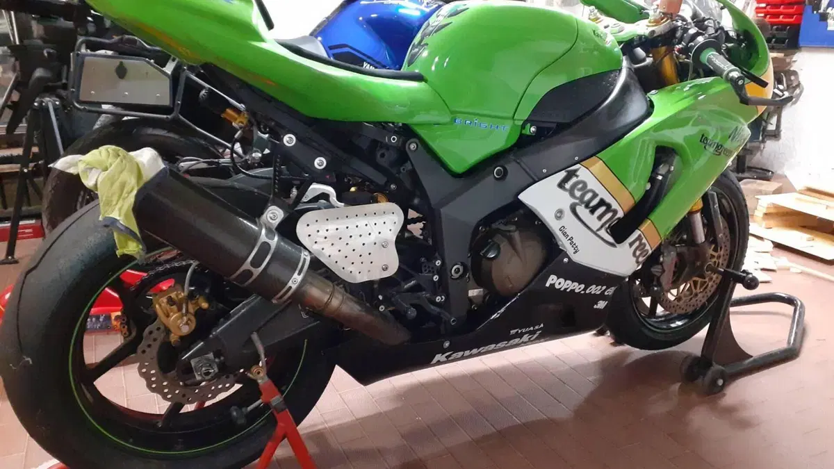 Kawasaki Ninja 636 ZX-6R (2005 - 06)  (2)