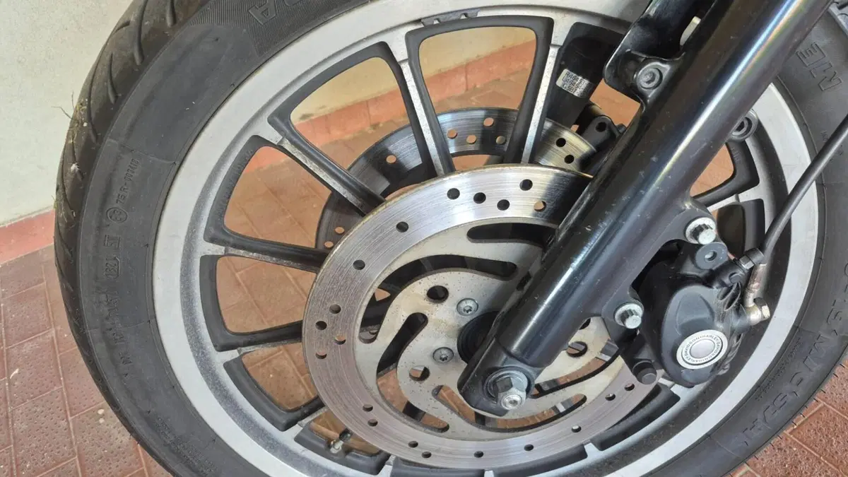 Harley-Davidson 883 R (2006 - 07) - XL 883R  (3)