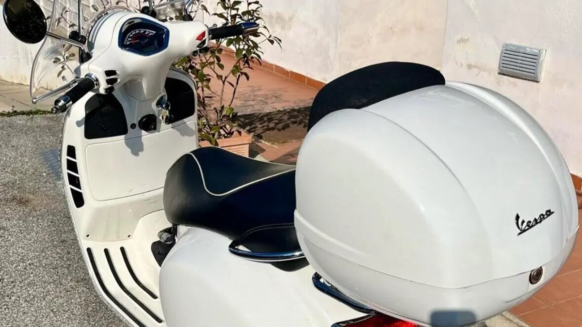 Vespa GTS 300 Super (2017 - 18)  (2)