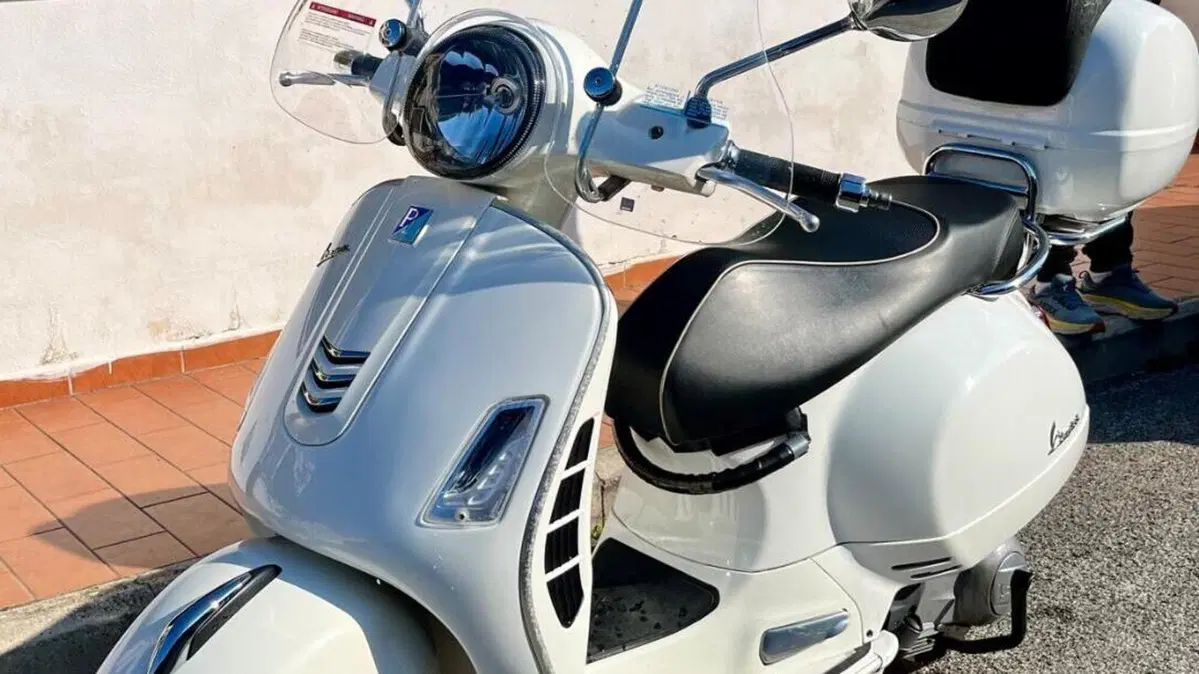 Vespa GTS 300 Super (2017 - 18)  (3)