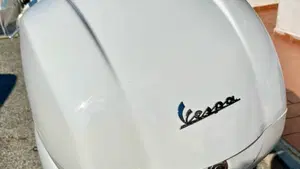 Vespa GTS 300 Super (2017 - 18)  (9)