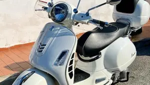 Vespa GTS 300 Super (2017 - 18)  (10)
