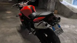 Triumph Street Triple R (2009 - 12)  (3)
