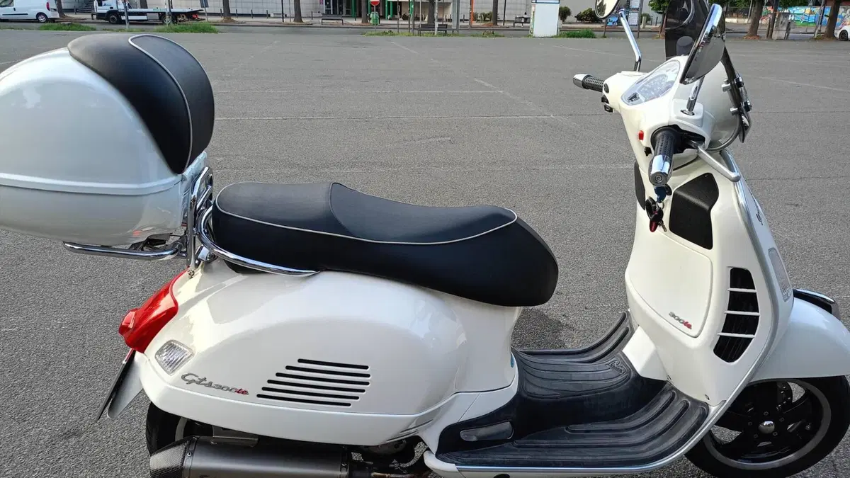 Vespa GTS 300 Super (2008 - 16)  (2)