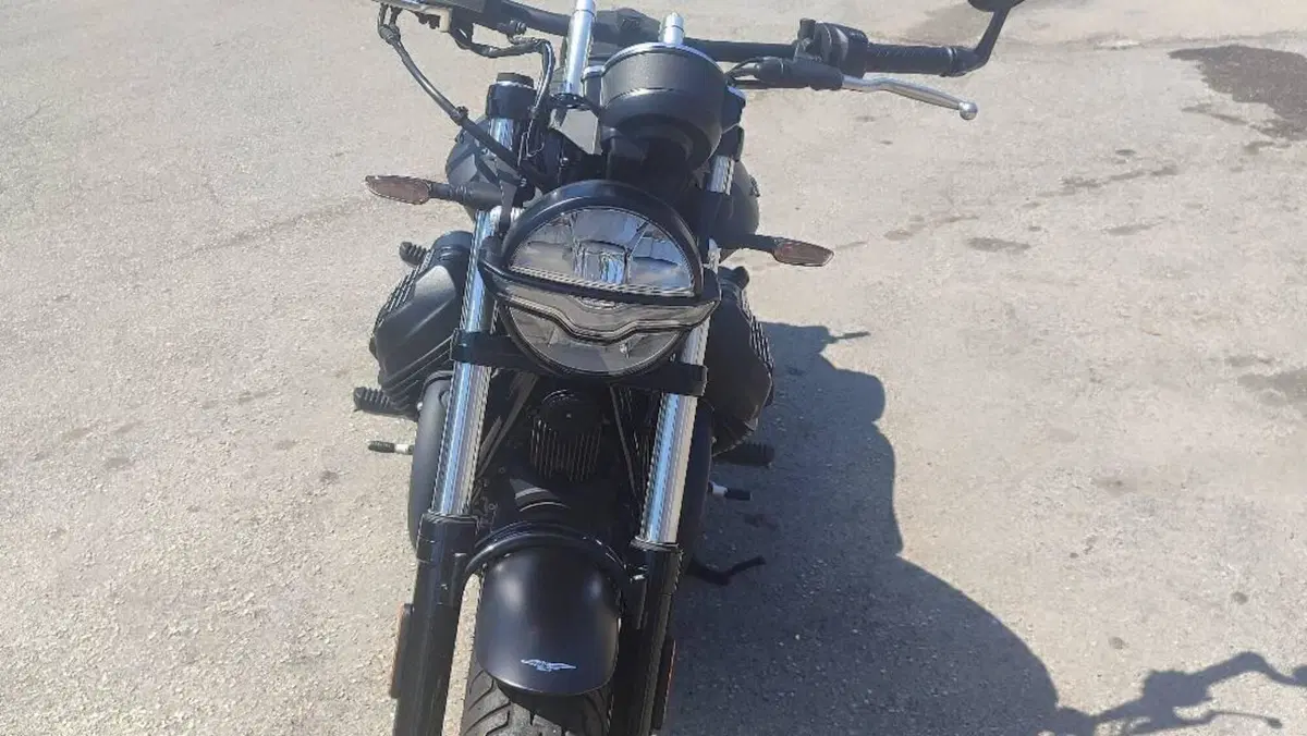 Moto Guzzi V9 Bobber (2021 - 25)  (5)