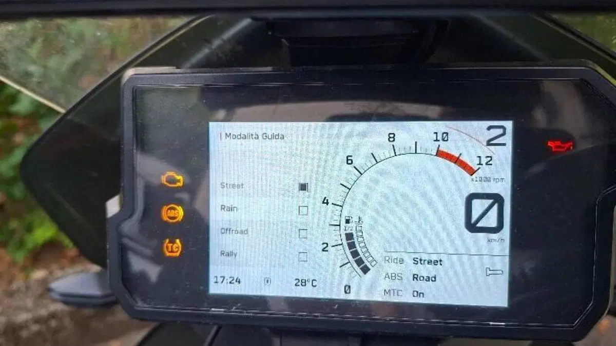 KTM 890 Adventure (2022)  (3)