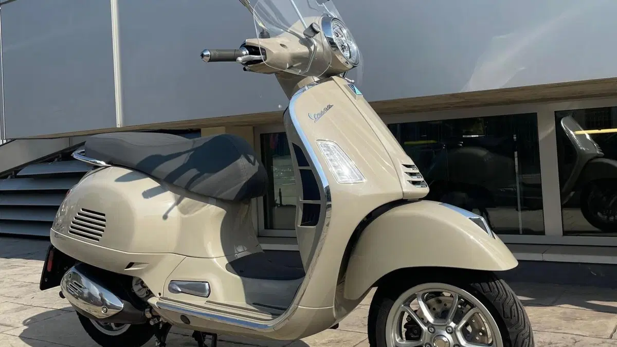 Vespa GTS 300 (2023 - 24)  (3)