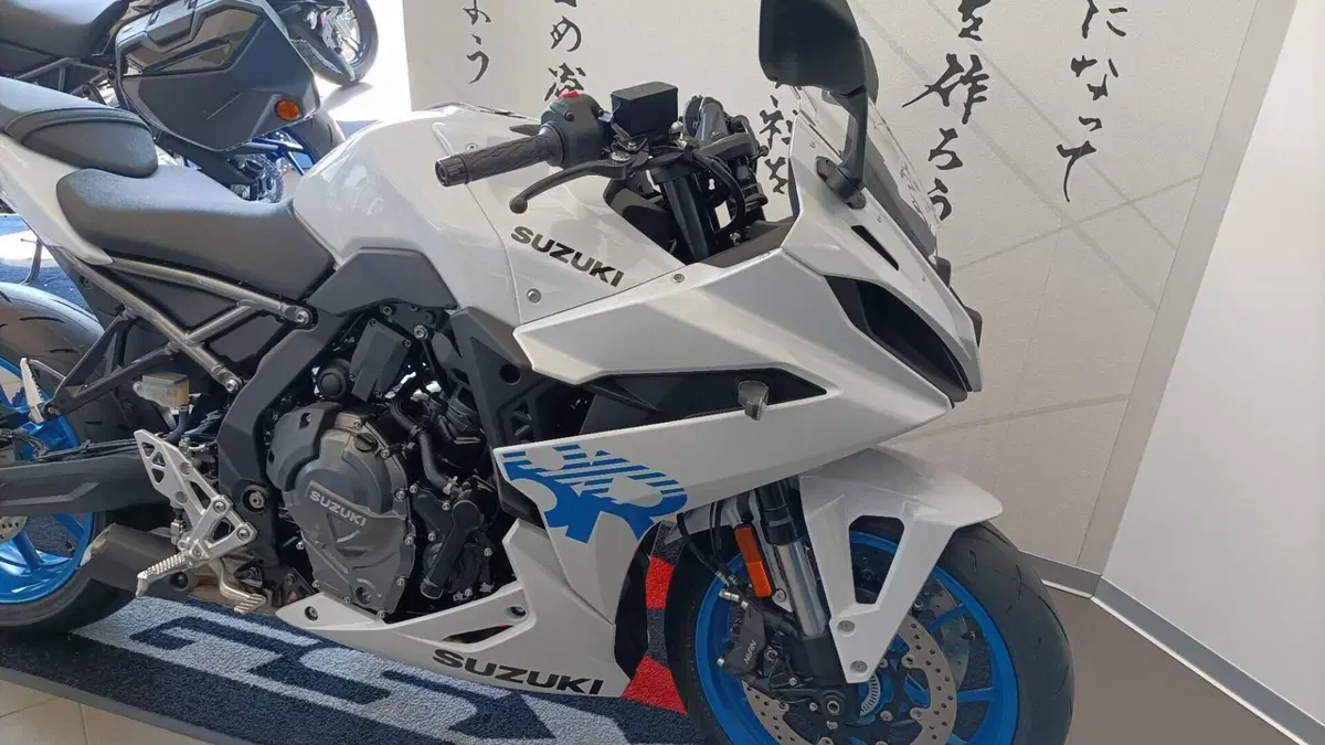 Suzuki GSX-8R (2024 - 26)  (2)