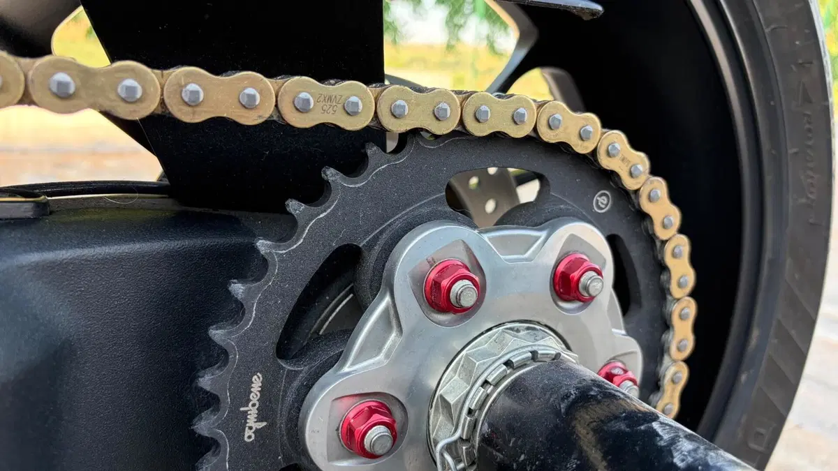 Ducati Streetfighter V4 1100 S (2021 - 22)  (3)