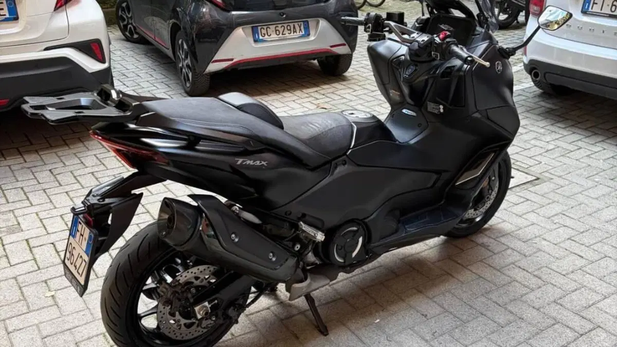 Yamaha T-Max 560 (2022 - 24)  (4)
