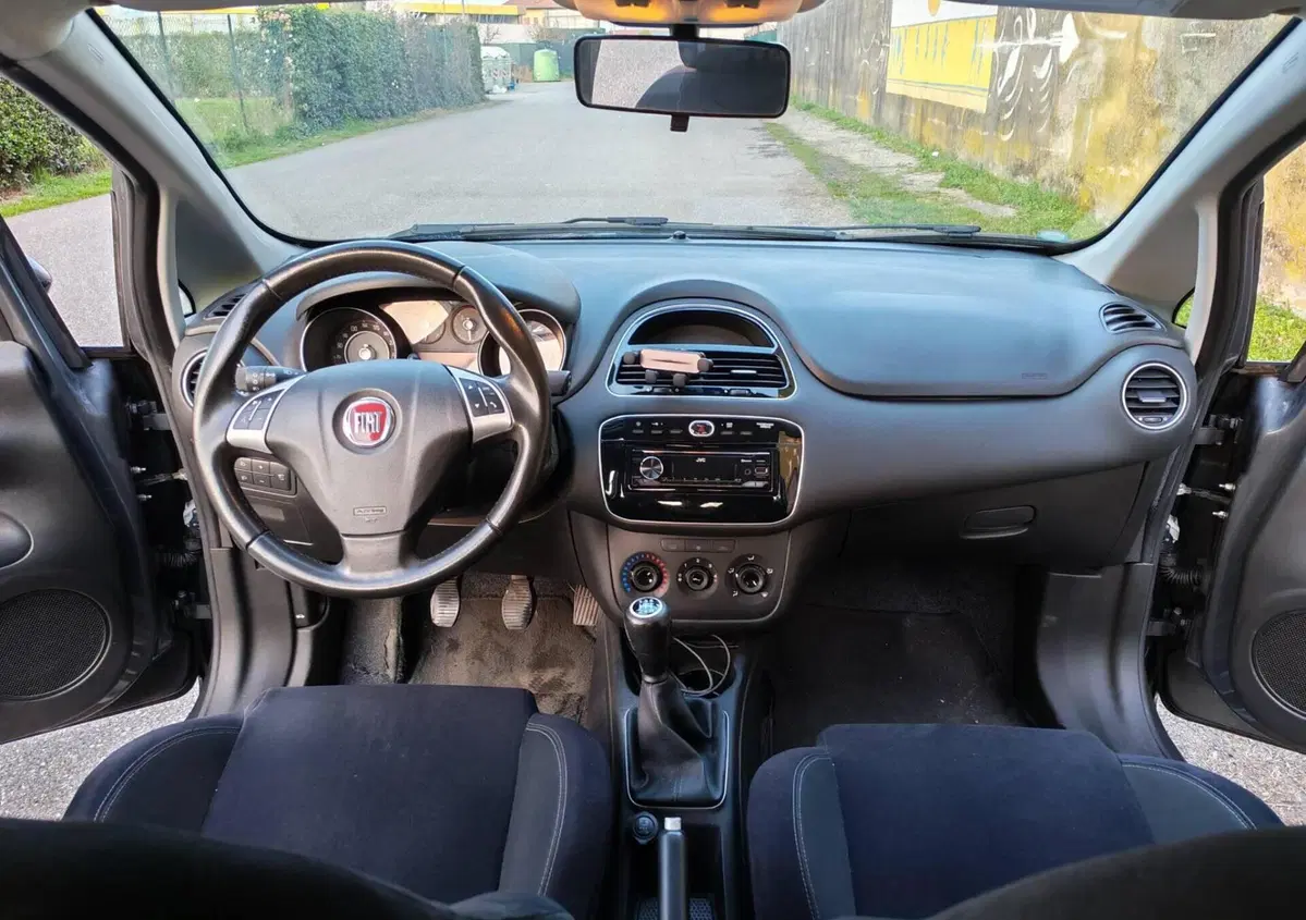 Fiat Punto 1.3 MJT II 75 CV 5 porte Lounge (6)
