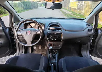 Fiat Punto 1.3 MJT II 75 CV 5 porte Lounge (6)