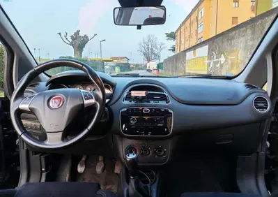 Fiat Punto 1.3 MJT II 75 CV 5 porte Lounge (7)