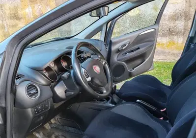 Fiat Punto 1.3 MJT II 75 CV 5 porte Lounge (8)