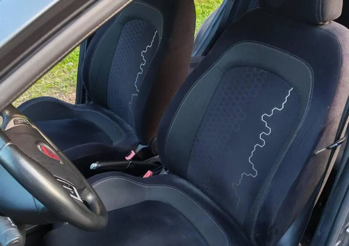 Fiat Punto 1.3 MJT II 75 CV 5 porte Lounge (9)