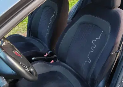 Fiat Punto 1.3 MJT II 75 CV 5 porte Lounge (9)