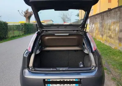 Fiat Punto 1.3 MJT II 75 CV 5 porte Lounge (12)