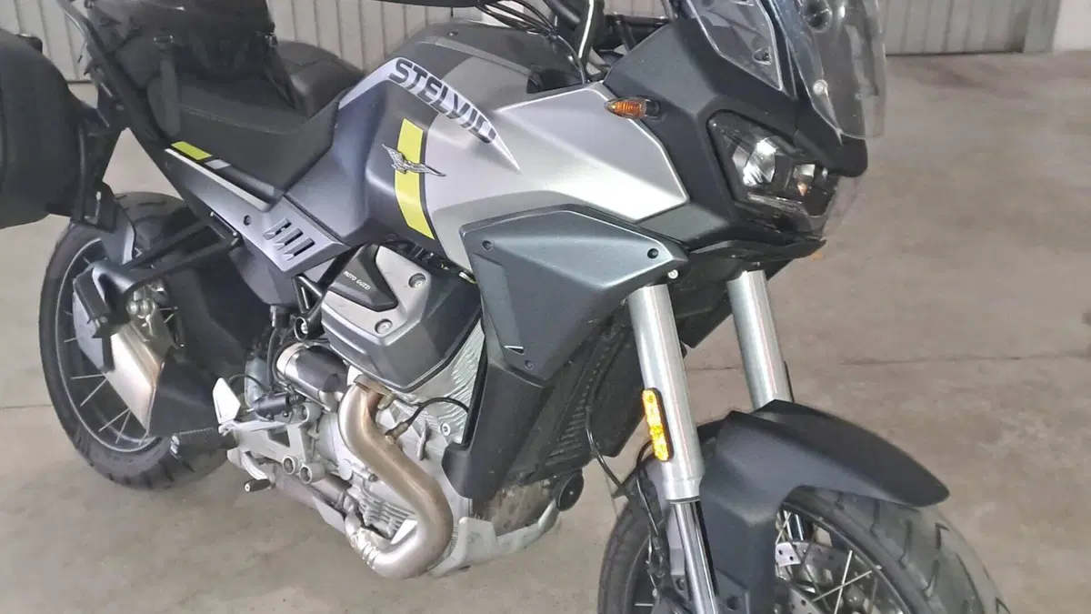 Moto Guzzi Stelvio (2024 - 26)  (2)