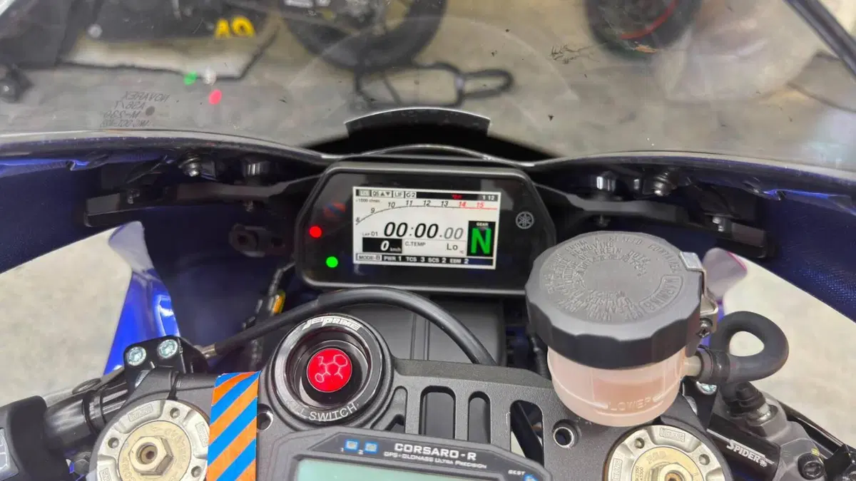 Yamaha YZF R1 (2020 - 25)  (7)