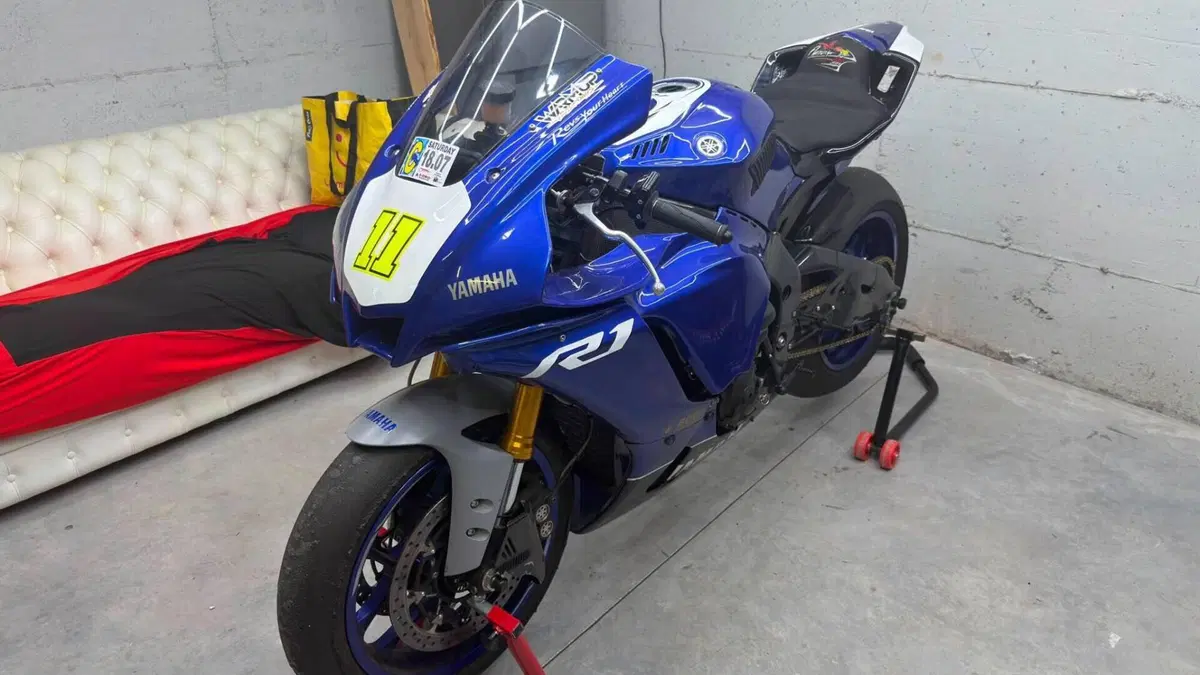 Yamaha YZF R1 (2020 - 25)  (3)