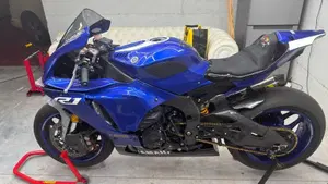 Yamaha YZF R1 (2020 - 25)  (4)