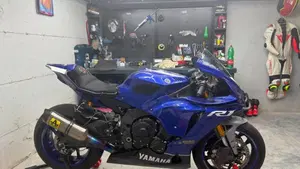 Yamaha YZF R1 (2020 - 25)  (5)
