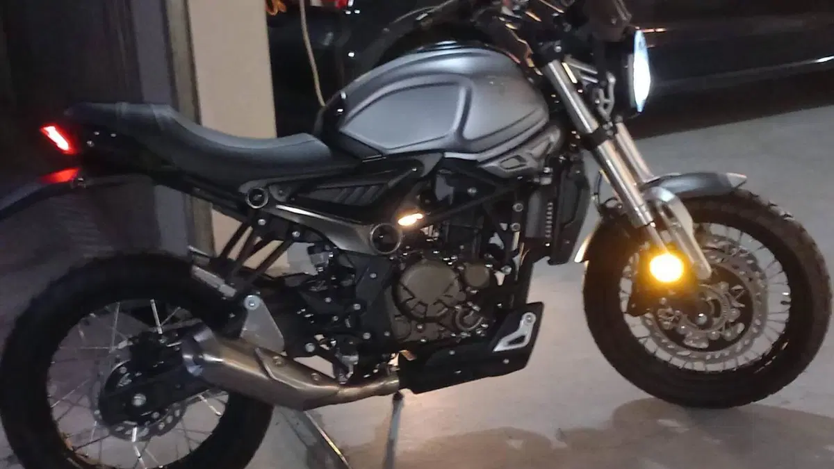 Voge Trofeo 300AC (2021 - 26)  (4)