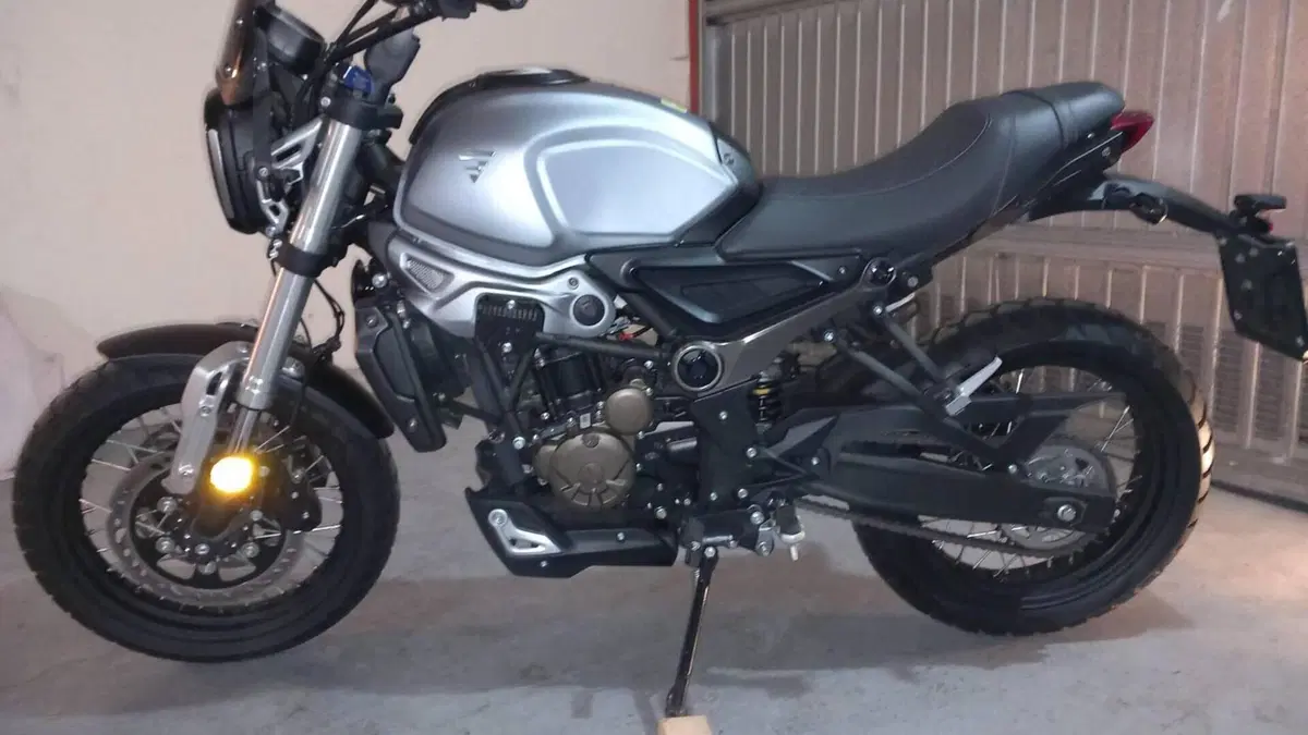 Voge Trofeo 300AC (2021 - 26)  (2)