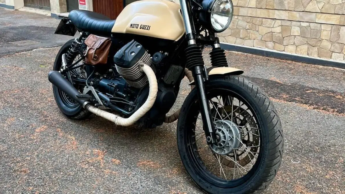 Moto Guzzi V7 II Special (2015 - 17)  (2)