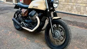 Moto Guzzi V7 II Special (2015 - 17)  (2)