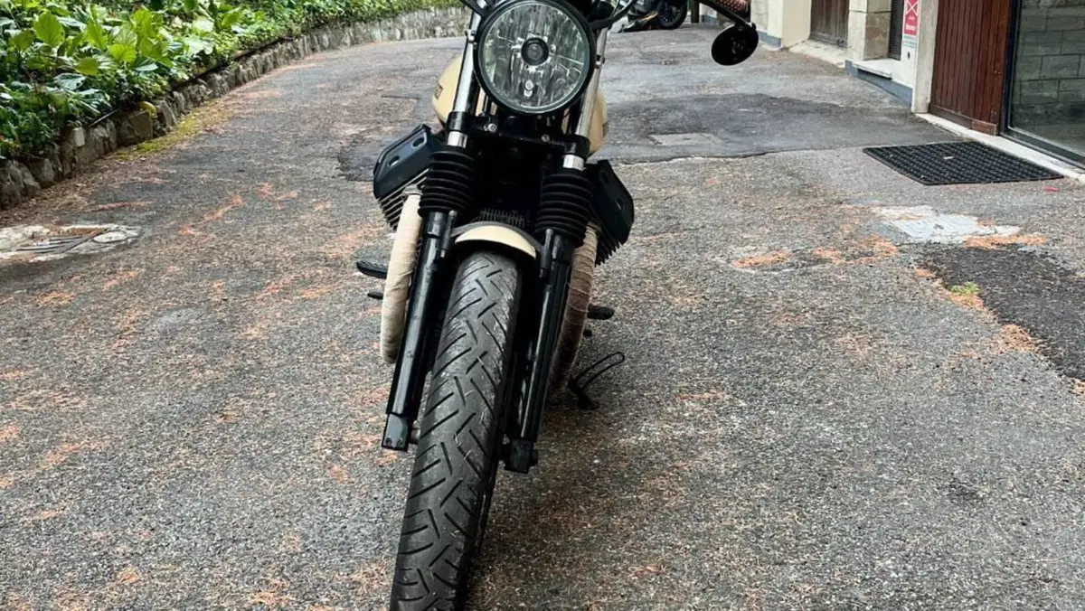 Moto Guzzi V7 II Special (2015 - 17)  (3)