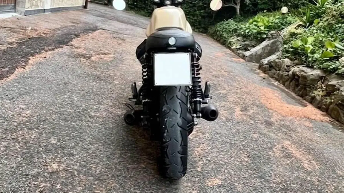 Moto Guzzi V7 II Special (2015 - 17)  (5)