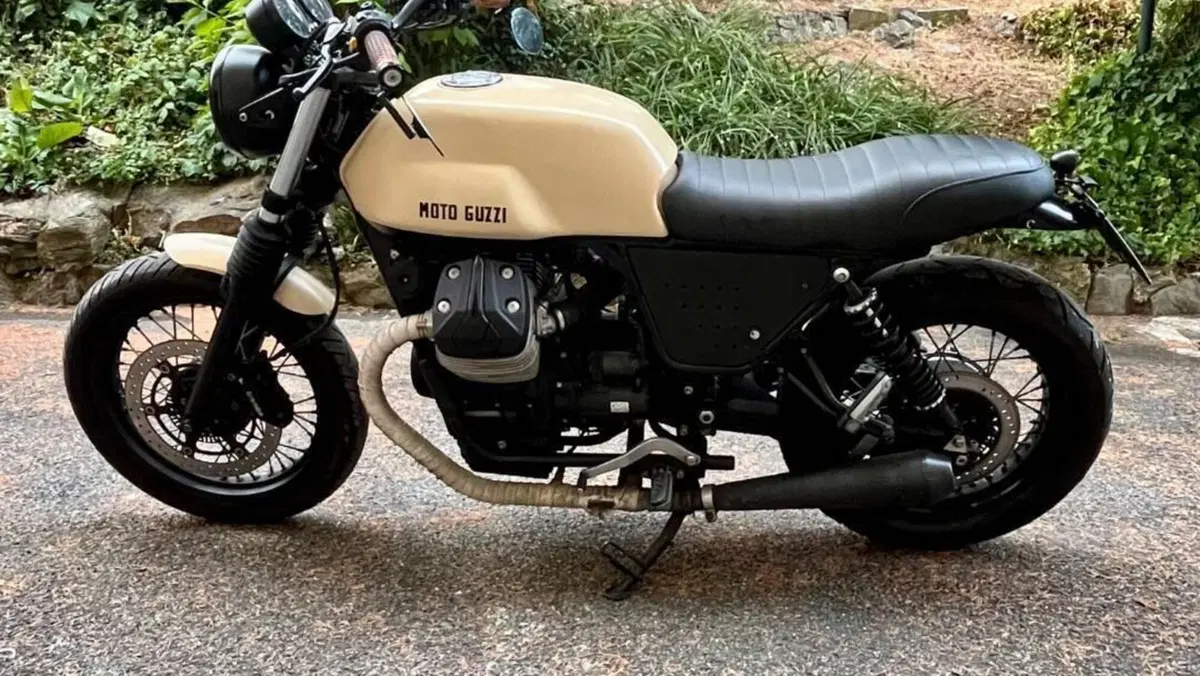 Moto Guzzi V7 II Special (2015 - 17)  (6)