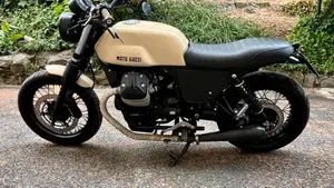 Moto Guzzi V7 II Special (2015 - 17)  (6)