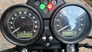 Moto Guzzi V7 II Special (2015 - 17)  (7)