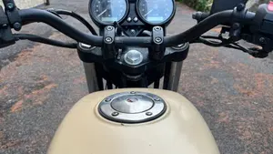 Moto Guzzi V7 II Special (2015 - 17)  (8)