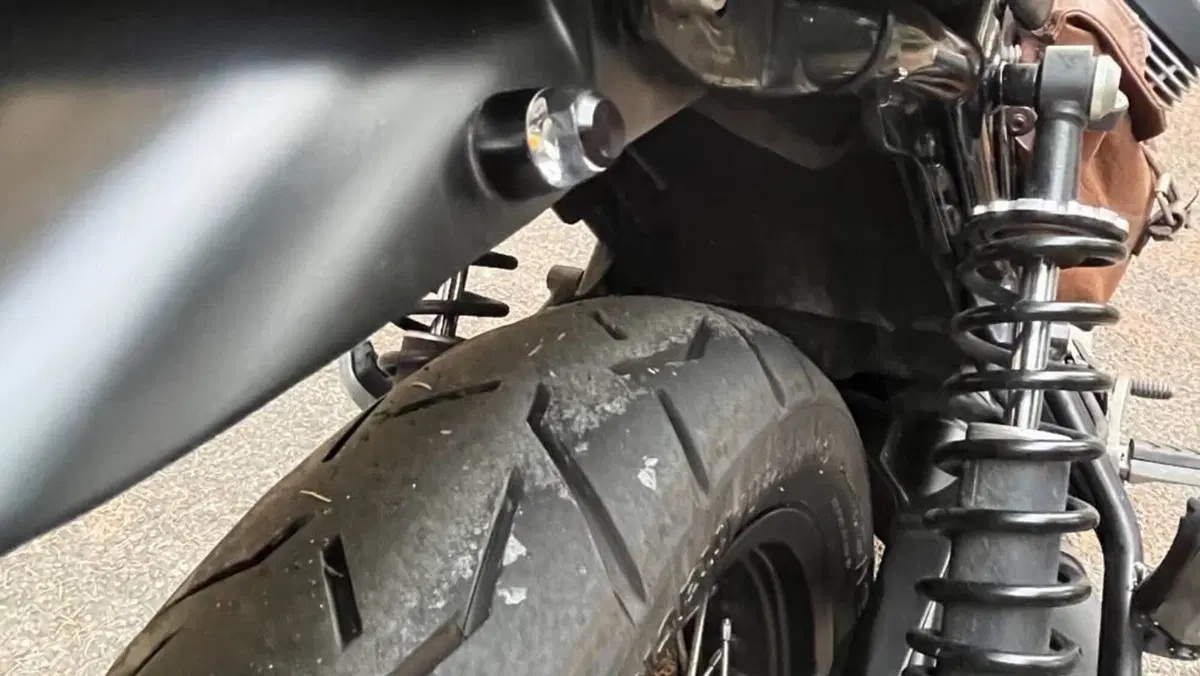 Moto Guzzi V7 II Special (2015 - 17)  (11)