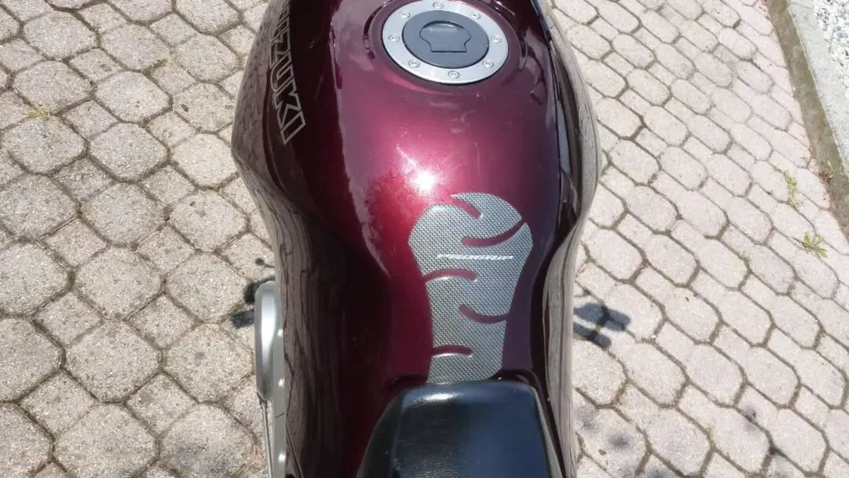 Suzuki   (4)